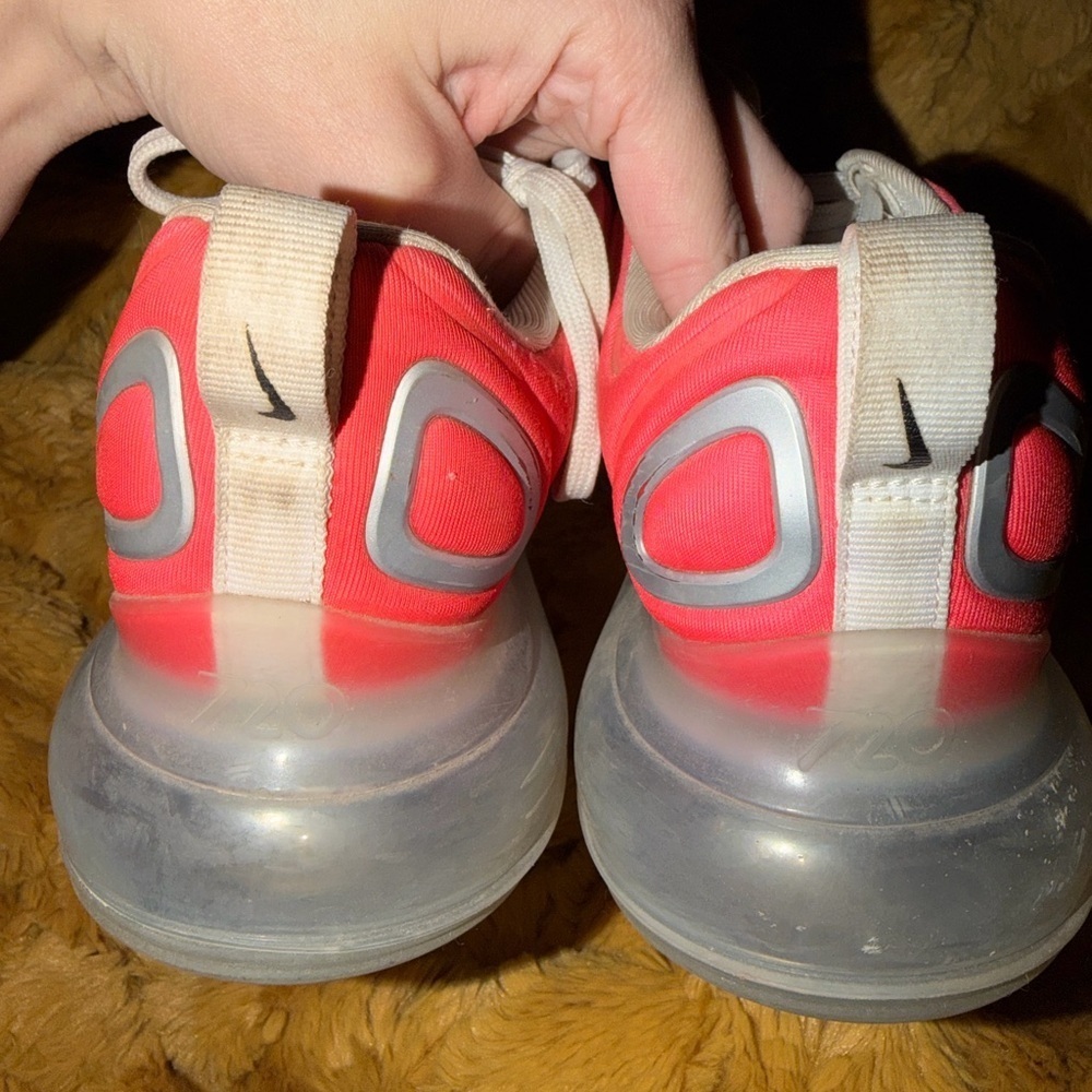 Woman’s Nike Air Max 720’s - Picture 13 of 16